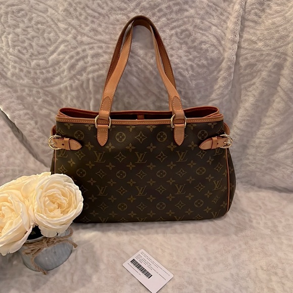 Louis Vuitton authentic Beautiful Good used condition 15x10x5”9.5”drop straps - Picture 1 of 16